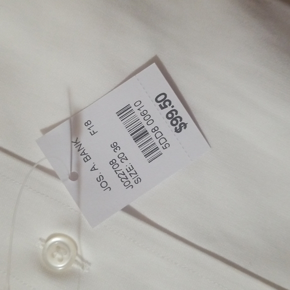 Traveler Collection Traditional Fit￼ Point Collar Dress Shirt - Picture 5 of 7